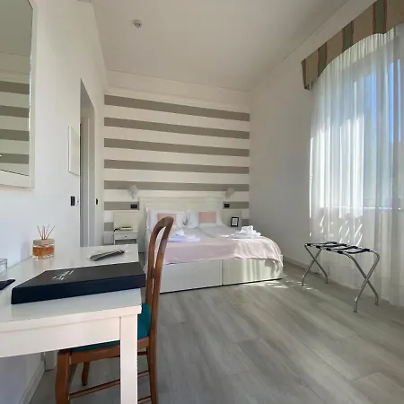 فندق La Fontana 3*